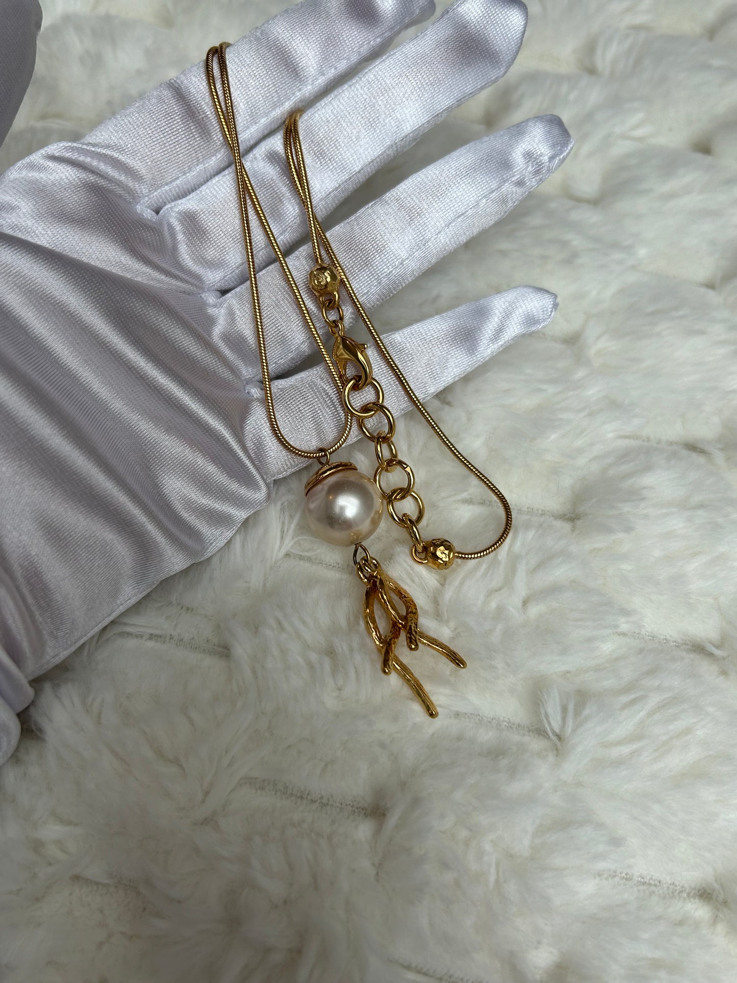 Jolie collier vintage doré et perle fantaisie