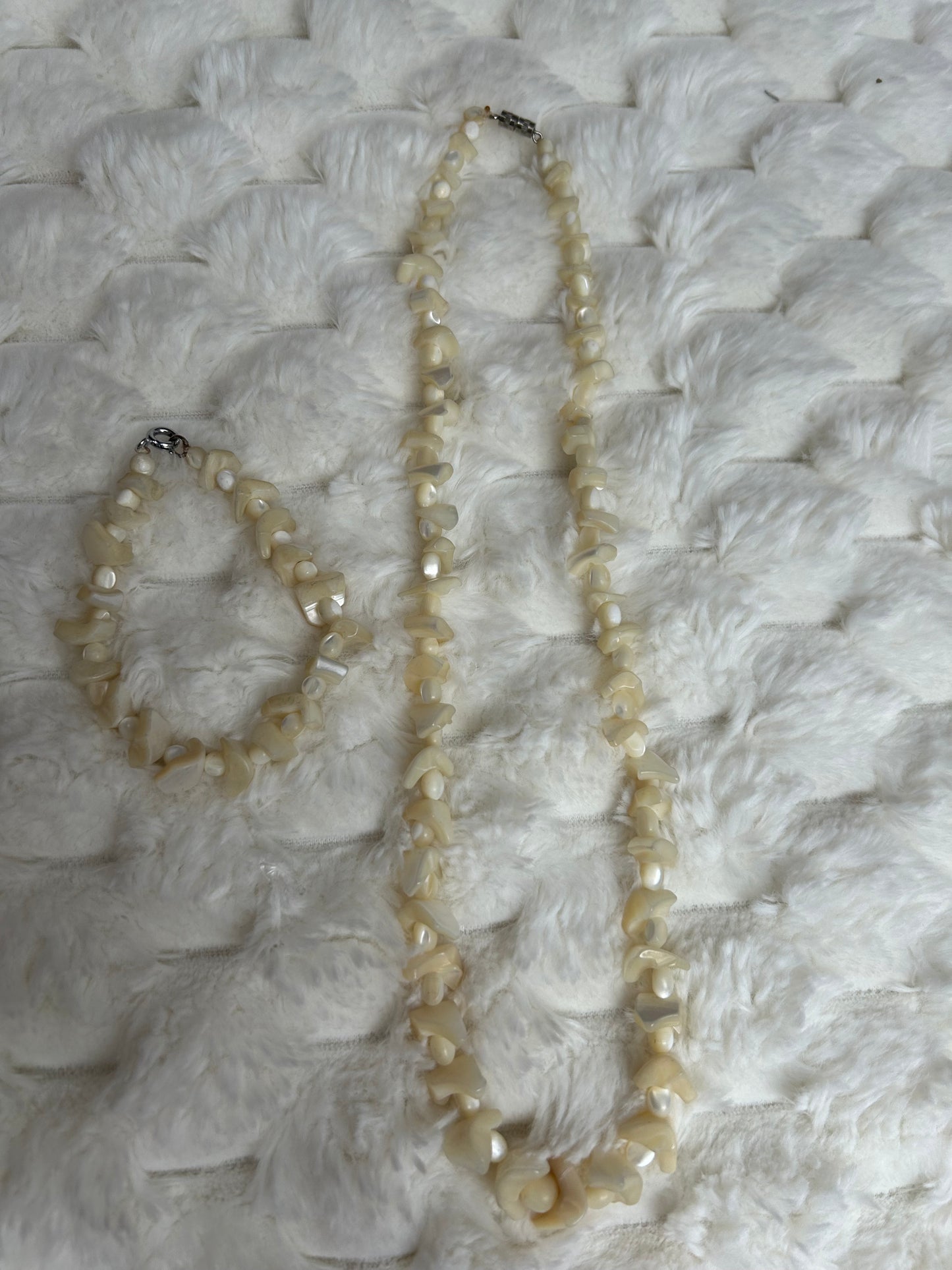 Jolie parure vintage perle nacré et fermoirs argenté
