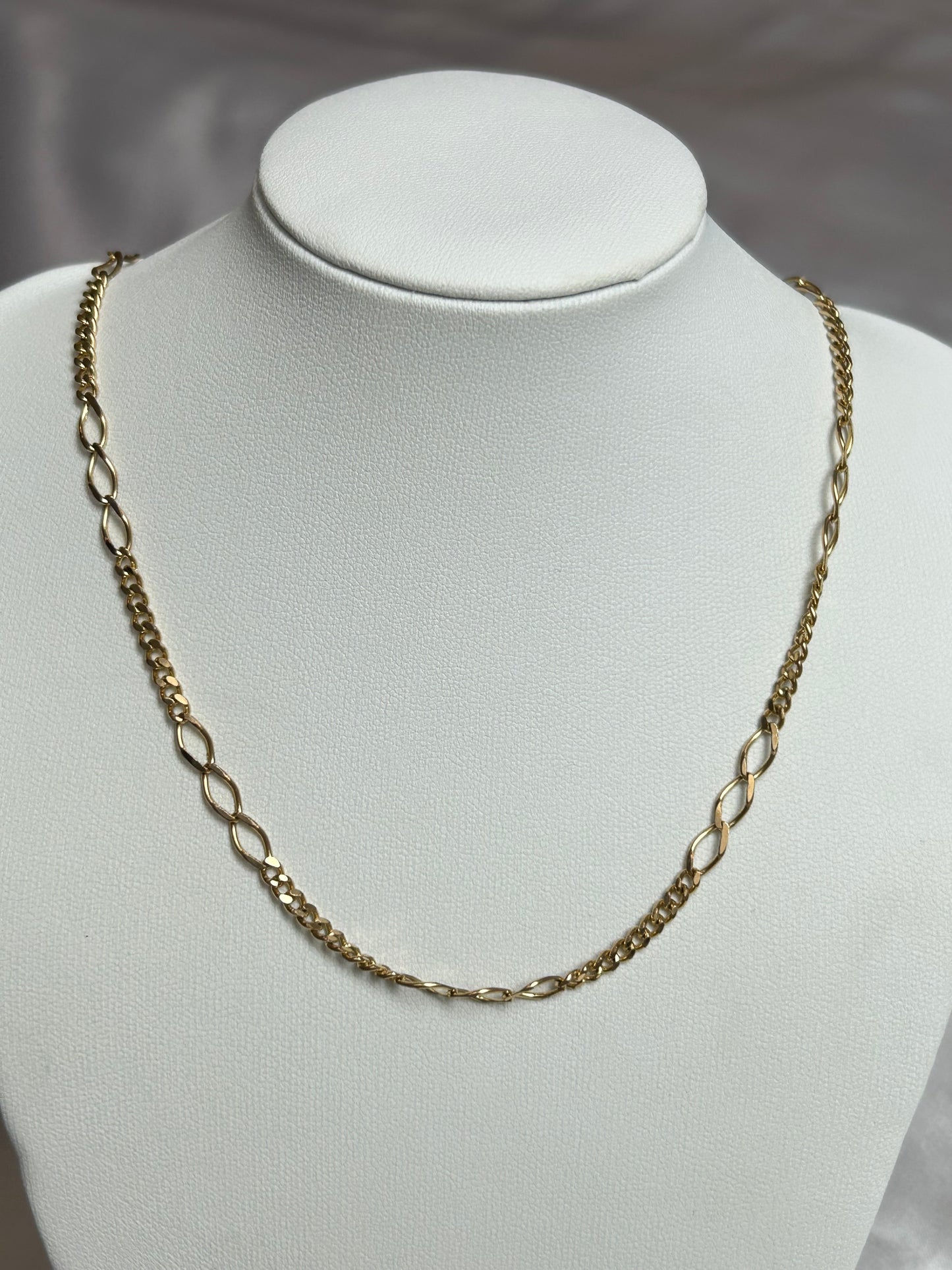 Collier en plaqué or mailles ovales entrelacées