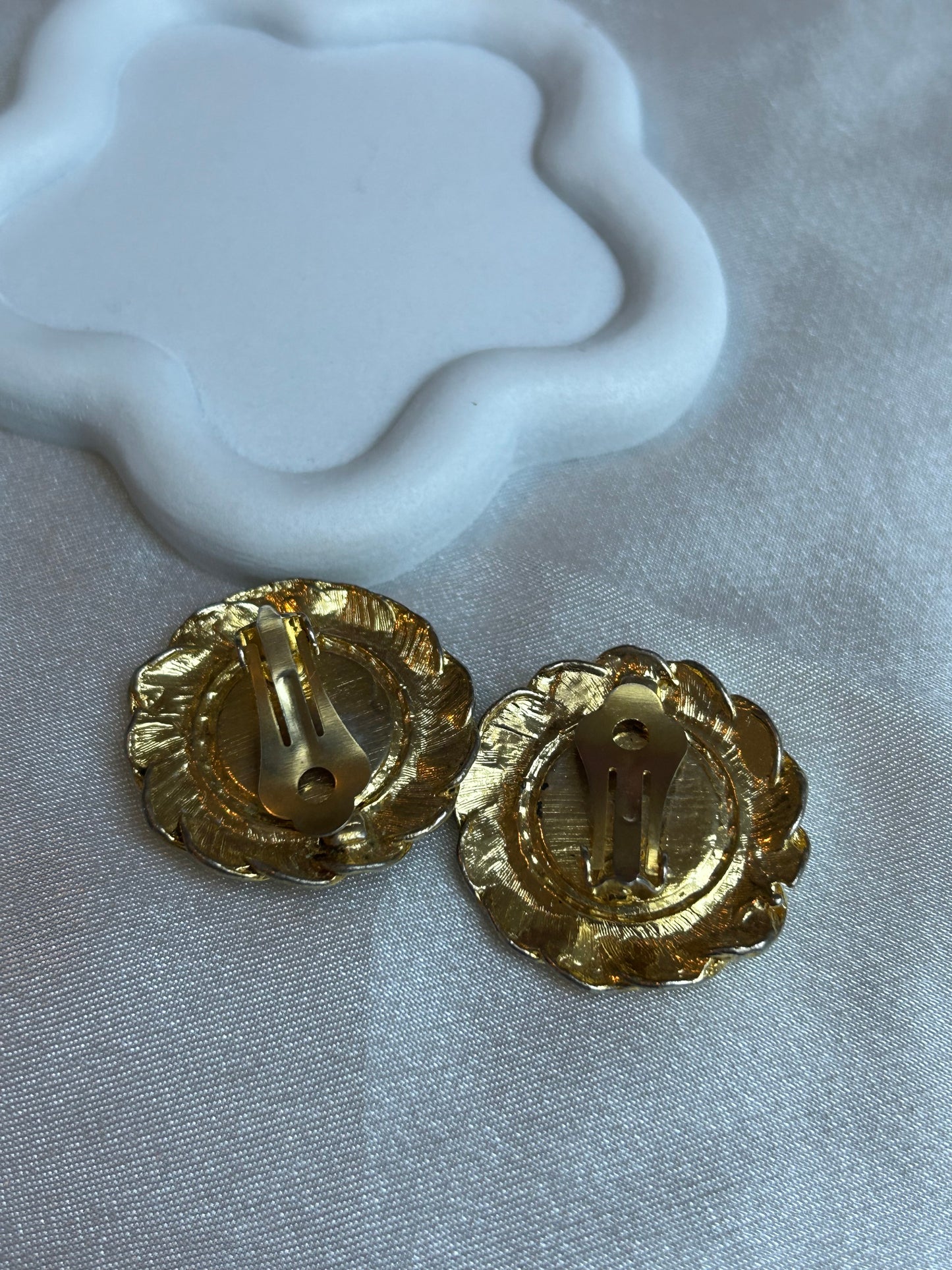 Boucles d’oreilles vintage pins fleur doré et nacré