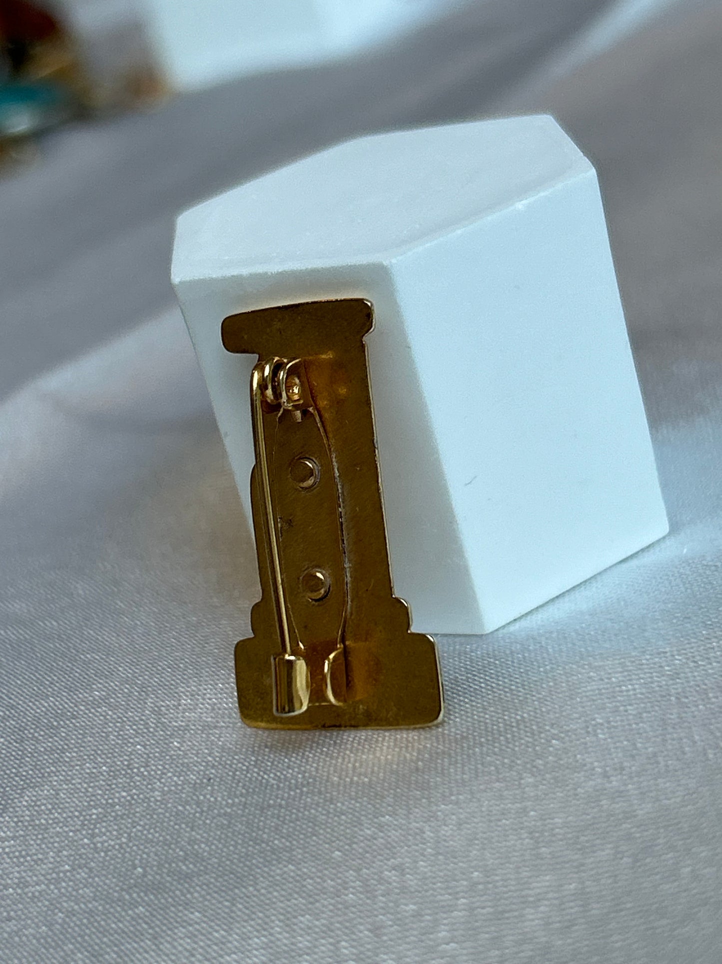 Broche vintage « un jours ailleurs » doré femme