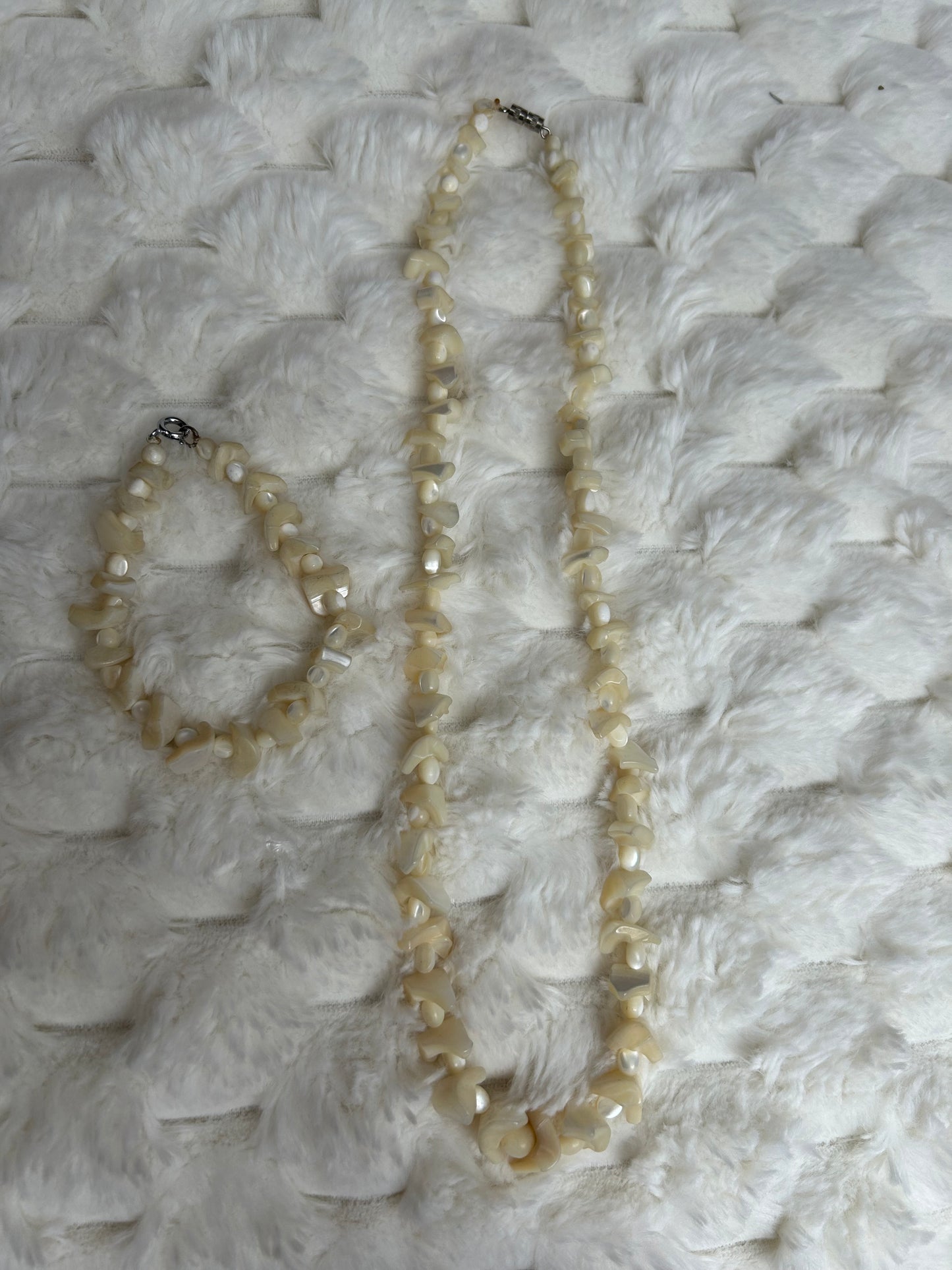 Jolie parure vintage perle nacré et fermoirs argenté
