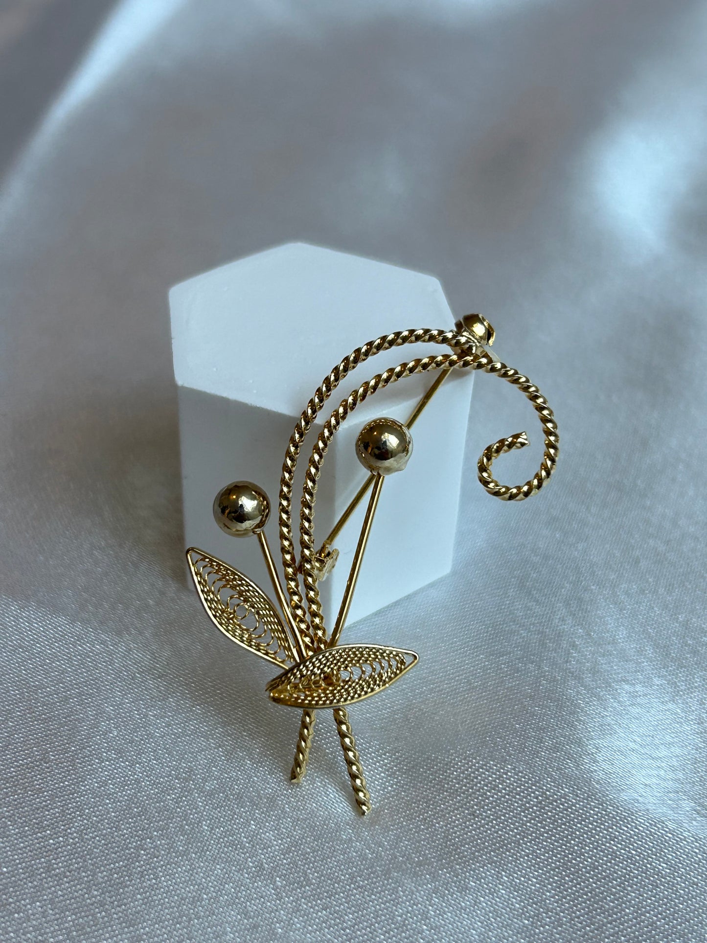 Broche vintage doré femme feuille et boules d’or