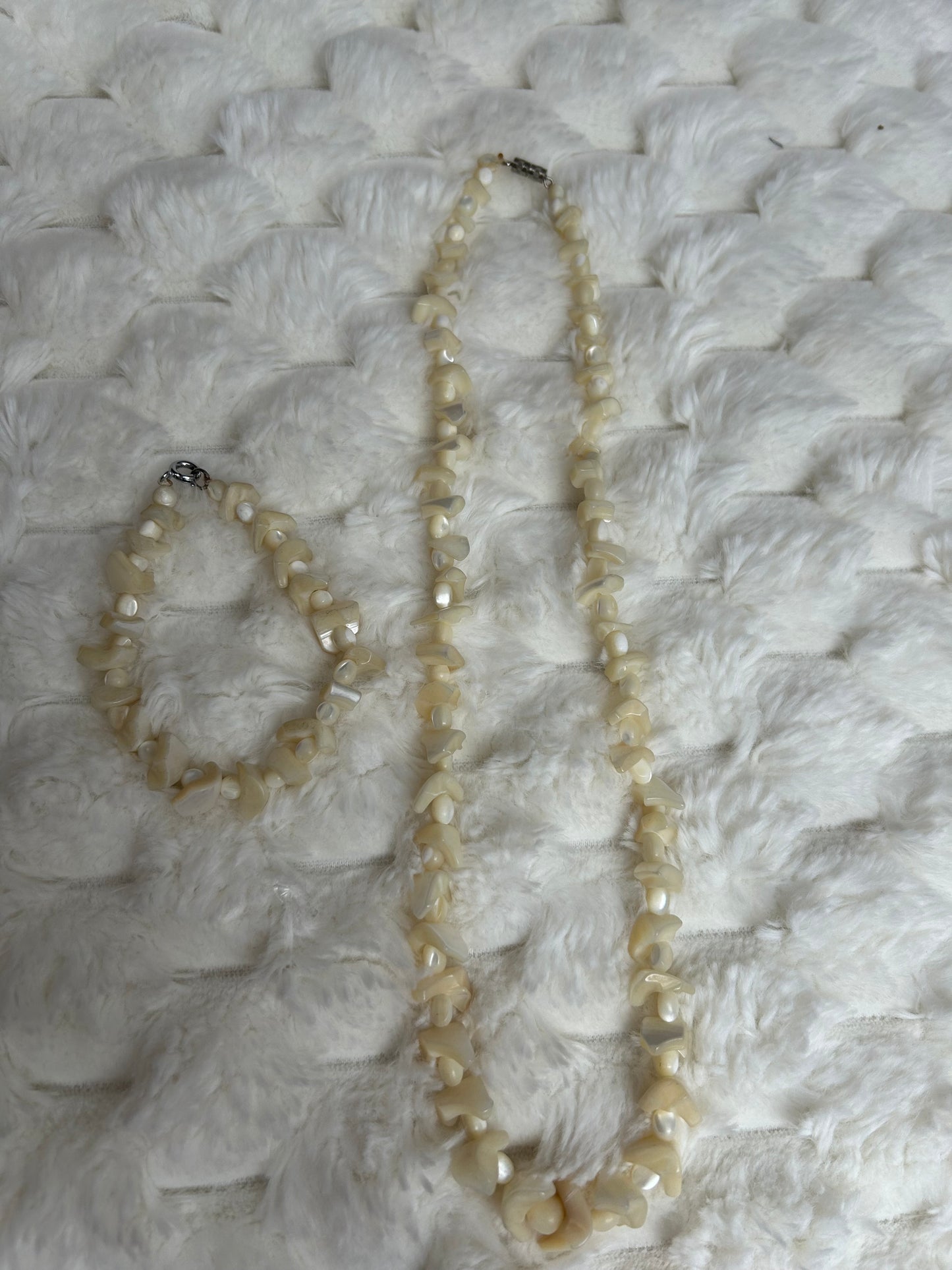 Jolie parure vintage perle nacré et fermoirs argenté