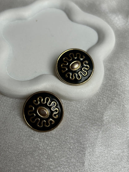 Boucles d’oreilles à pins vintage noir motif doré