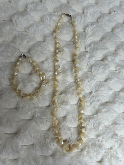 Jolie parure vintage perle nacré et fermoirs argenté
