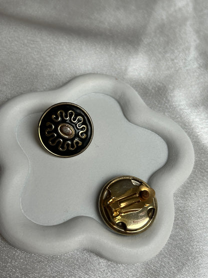 Boucles d’oreilles à pins vintage noir motif doré